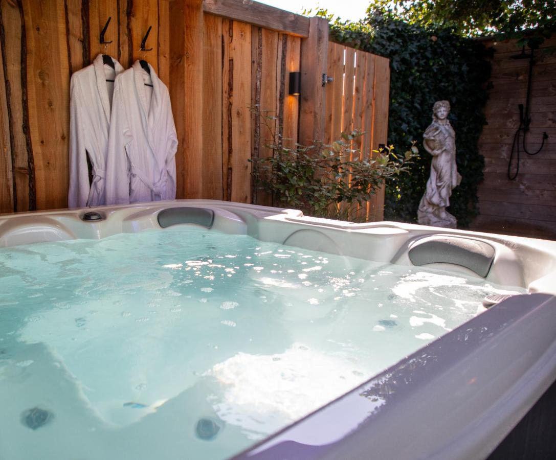 B&B Joli Met Prive Wellness Wemeldinge Exterior foto