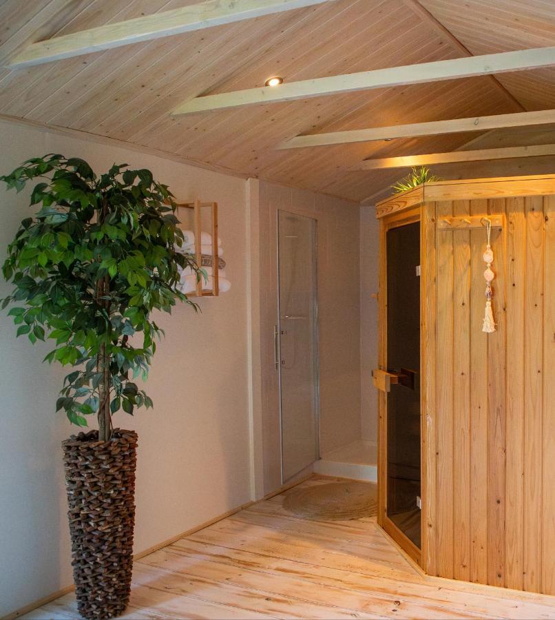 B&B Joli Met Prive Wellness Wemeldinge Exterior foto