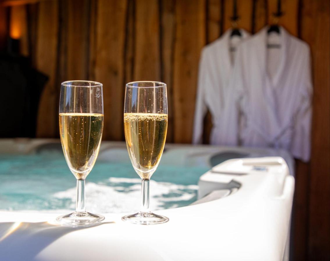 B&B Joli Met Prive Wellness Wemeldinge Exterior foto